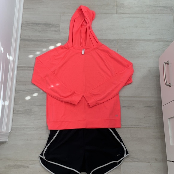 Gap Lightweight Hoodie - Picture 4 of 6
